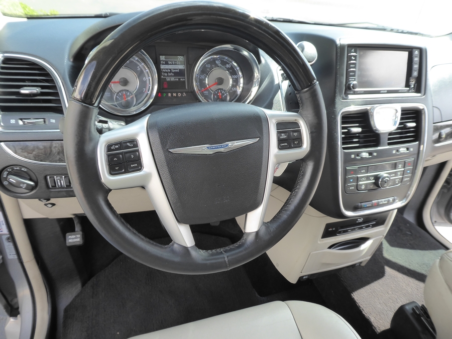 Used 2016 Chrysler Town and Country Limited Platinum - VMI Side Entry In Floor Automatic Ramp