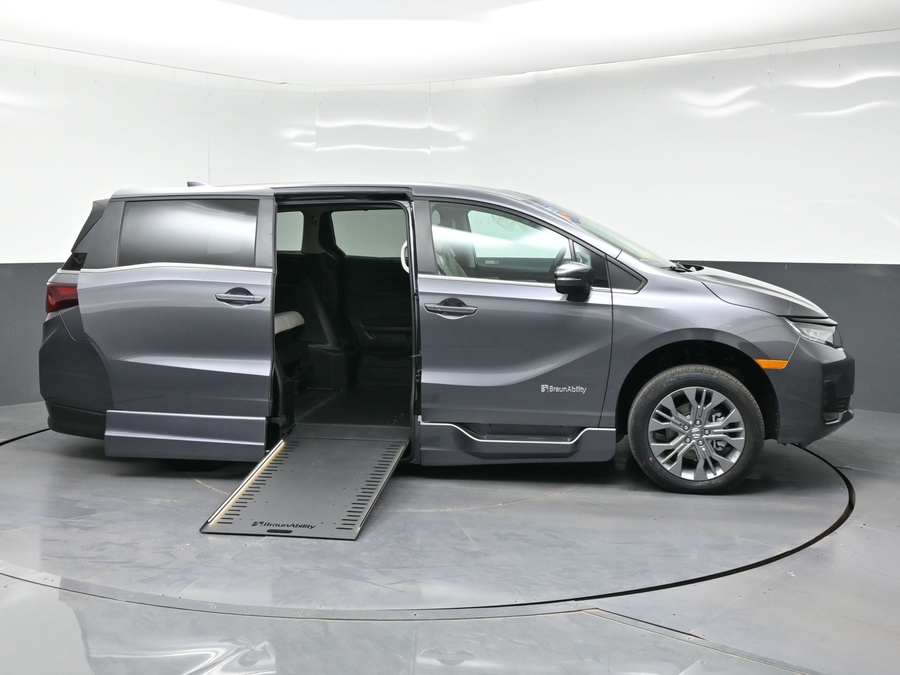 New 2026 Honda Odyssey Touring - BraunAbility Side Entry In Floor Automatic Ramp