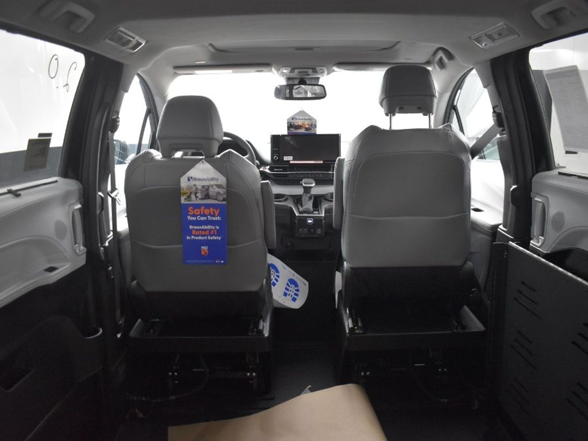 2025 TOYOTA SIENNA - Image 9