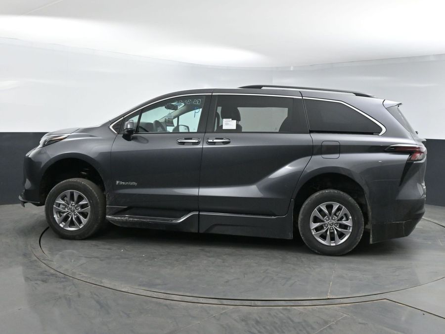 New 2025 Toyota Sienna Hybrid XLE Plus - BraunAbility Side Entry Entry In Floor Automatic Ramp