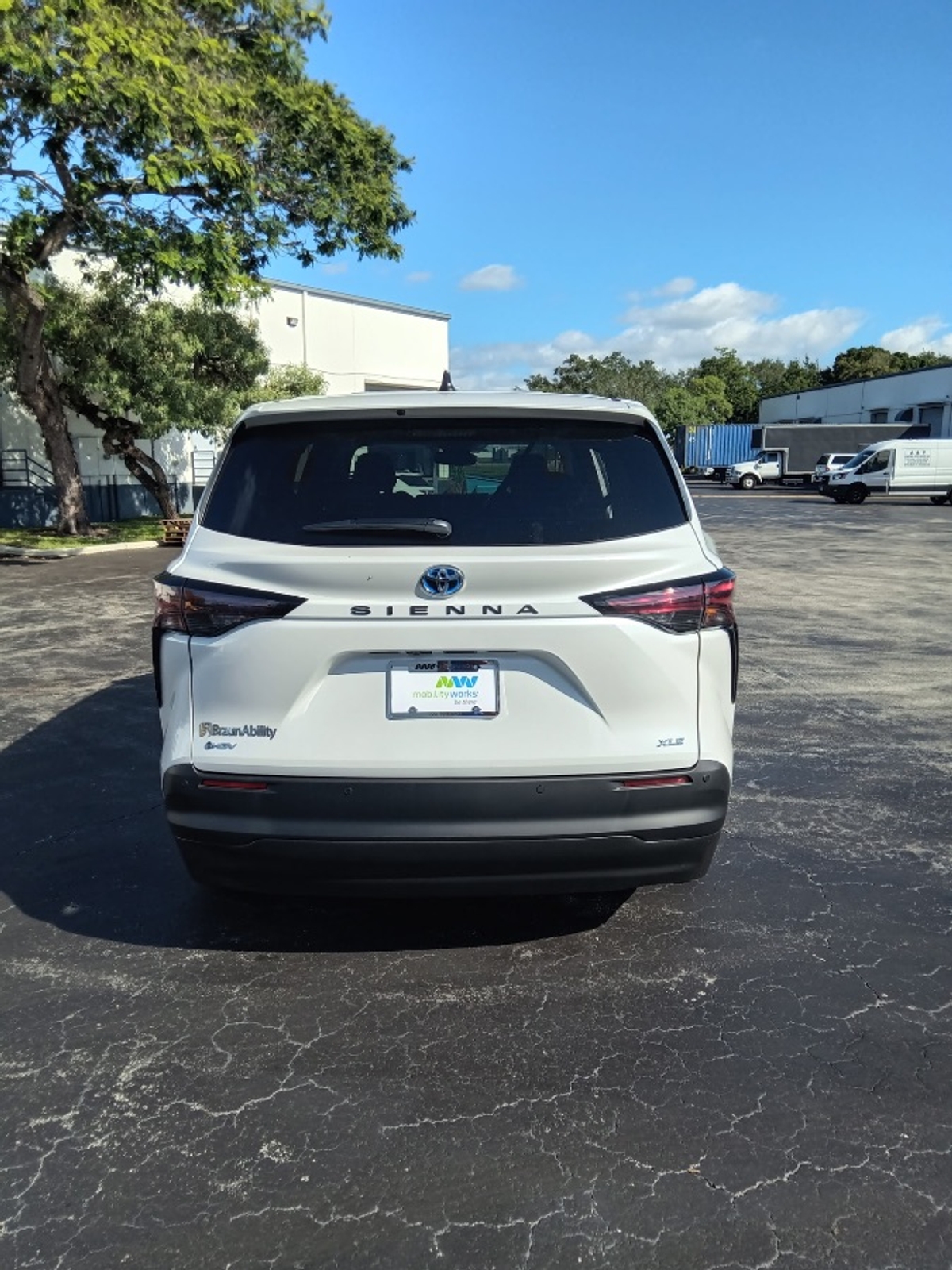 2025 TOYOTA SIENNA - Image 16
