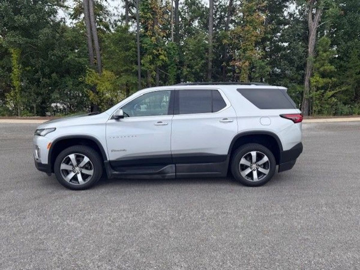 Silver Chevrolet Traverse image number 15