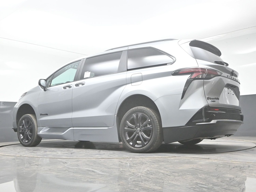 New 2025 Toyota Sienna Hybrid XSE Sport - BraunAbility Side Entry Entry Fold Out Automatic Ramp