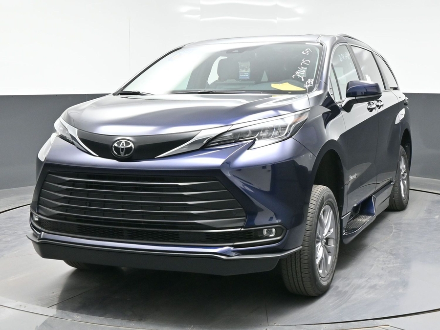 New 2026 Toyota Sienna Hybrid XLE Add - BraunAbility Side Entry Entry In Floor Automatic Ramp