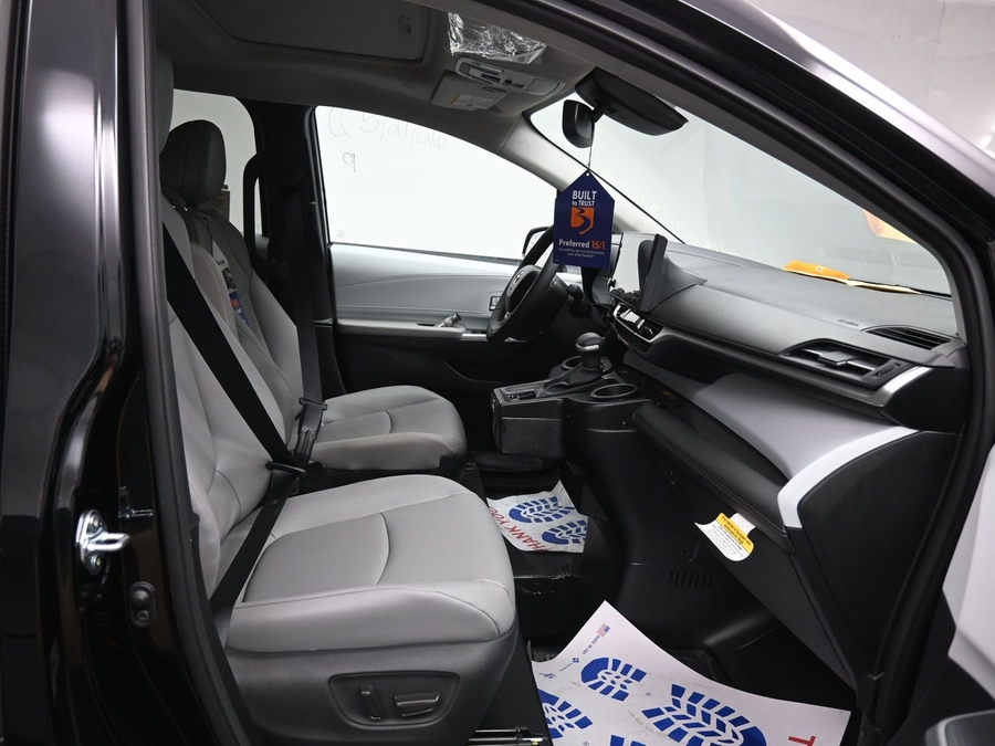Black Toyota Sienna image number 5