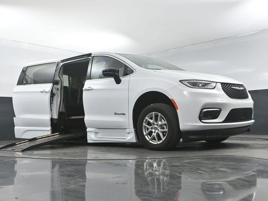 Used 2024 Chrysler Pacifica Touring L - BraunAbility Side Entry Entry Fold Out Automatic Ramp