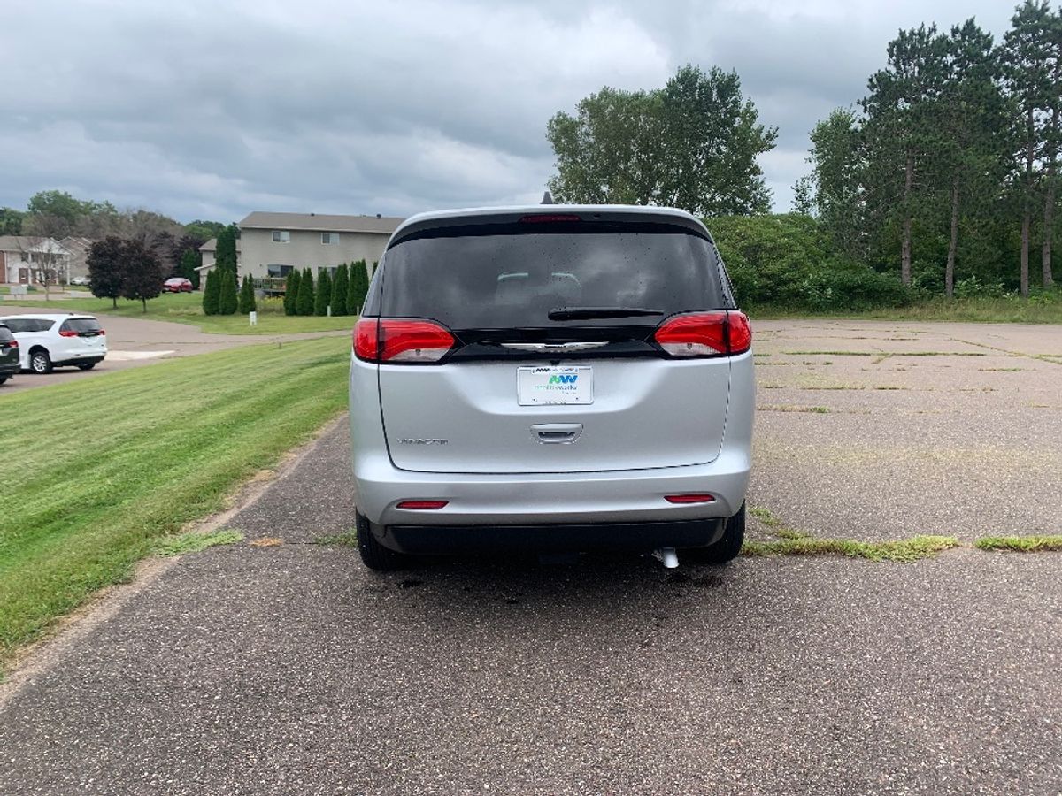 2024 CHRYSLER VOYAGER - Image 16