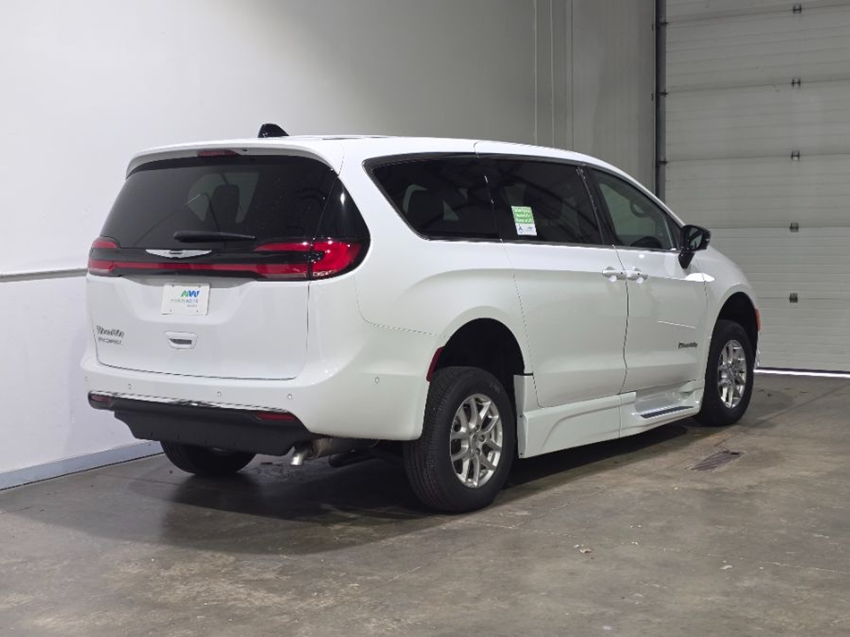 2025 CHRYSLER PACIFICA - Image 5