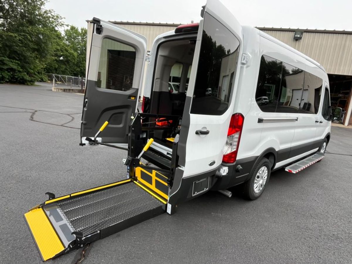 White Ford T350 image number 2