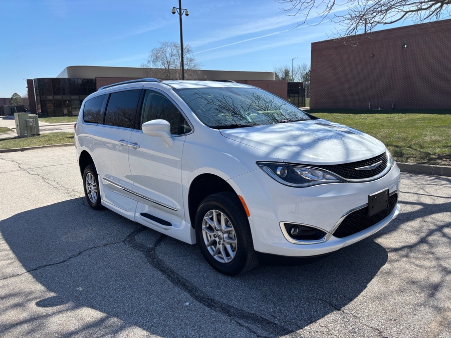 Used 2019 Chrysler Pacifica Touring L - VMI Side Entry Entry In Floor Automatic Ramp