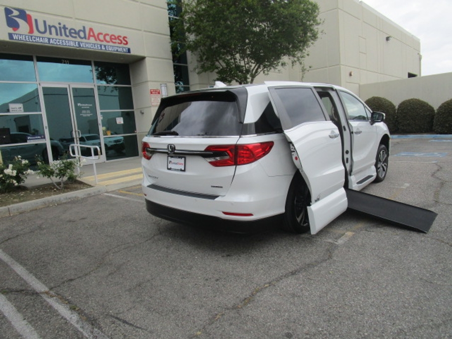 Used 2022 Honda Odyssey Touring - VMI Side Entry Entry In Floor Automatic Ramp