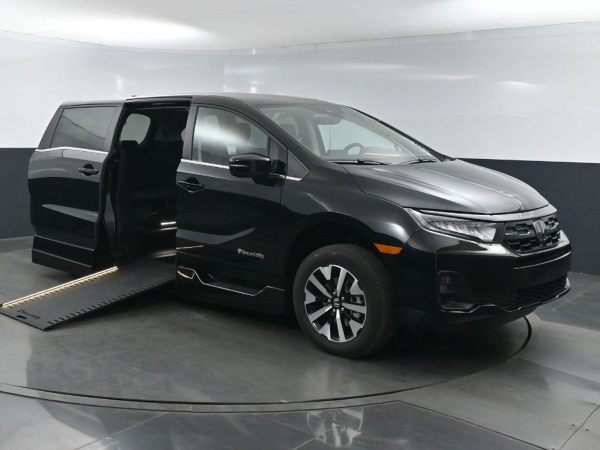 Black Honda Odyssey image number 16