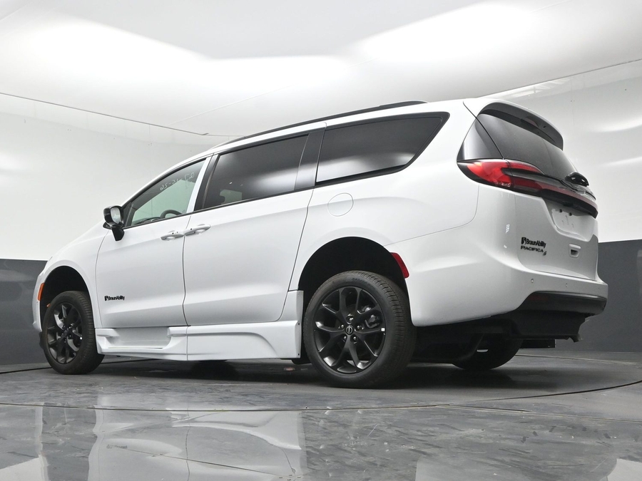 New 2026 Chrysler Pacifica Select Sport - BraunAbility Side Entry Fold Out Automatic Ramp