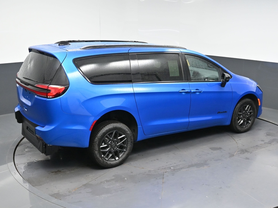 New 2027 Chrysler Pacifica Select Safety - BraunAbility Rear Entry Fold Out Manual Ramp