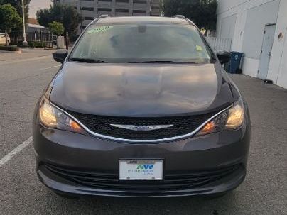 Grey Chrysler Voyager image number 7