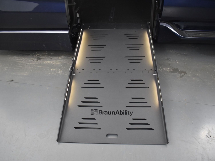 New 2025 Toyota Sienna Hybrid Platinum - BraunAbility Side Entry Entry In Floor Automatic Ramp