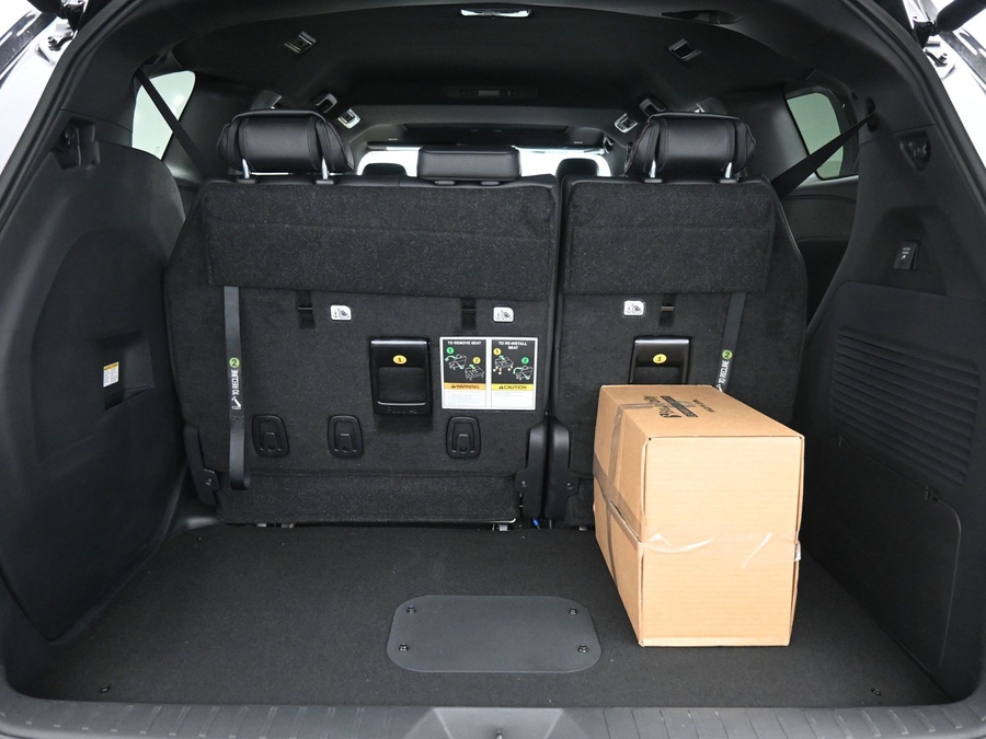 Black Toyota Sienna image number 13