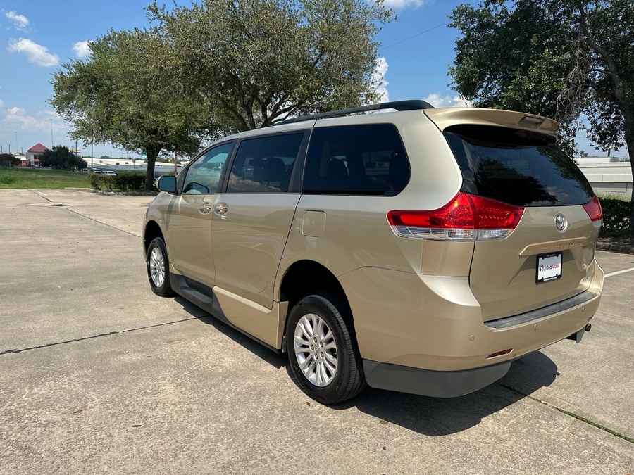 Used 2013 Toyota Sienna XLE Base - VMI Side Entry Entry In Floor Automatic Ramp