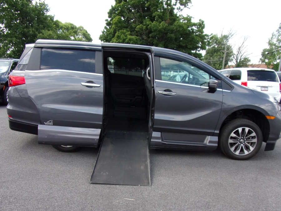 Grey Honda Odyssey image number 7