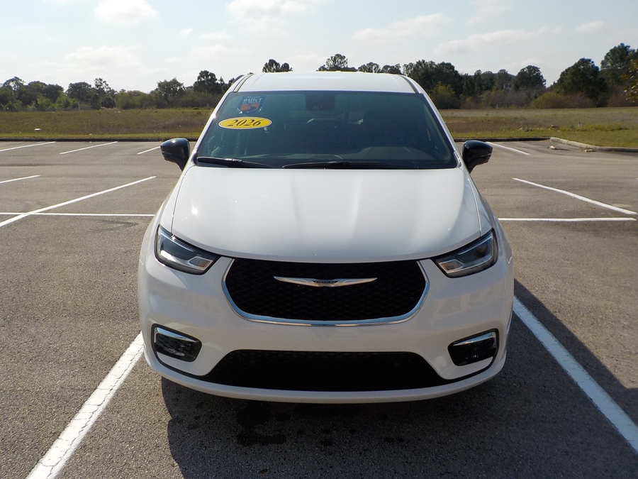 White Chrysler Pacifica image number 1