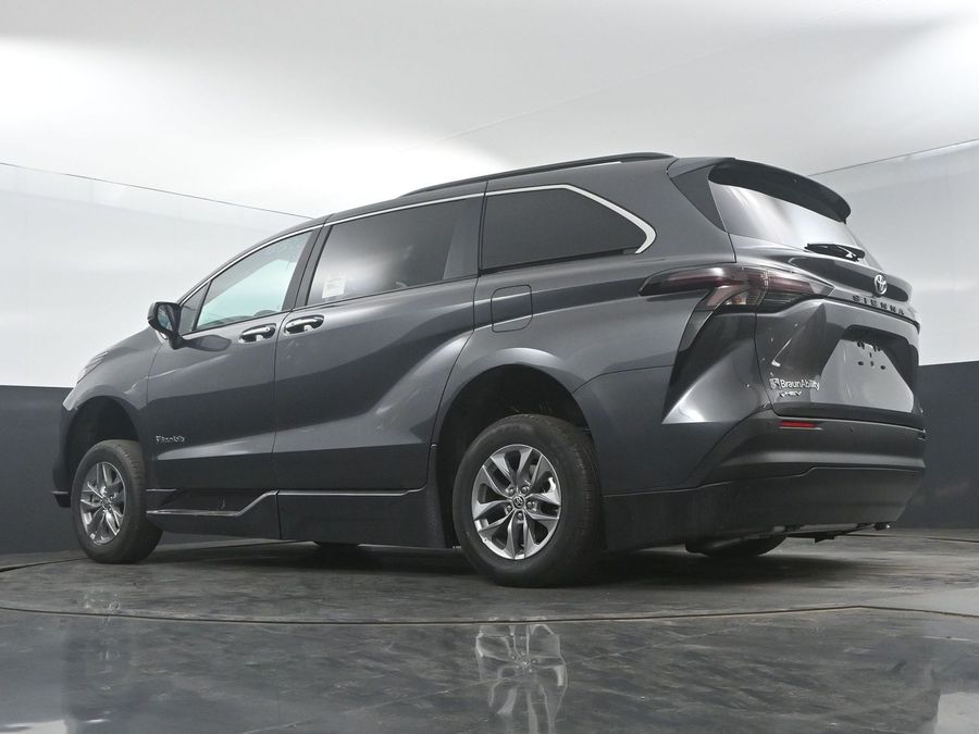 New 2025 Toyota Sienna Hybrid XLE Plus - BraunAbility Side Entry Entry Fold Out Automatic Ramp