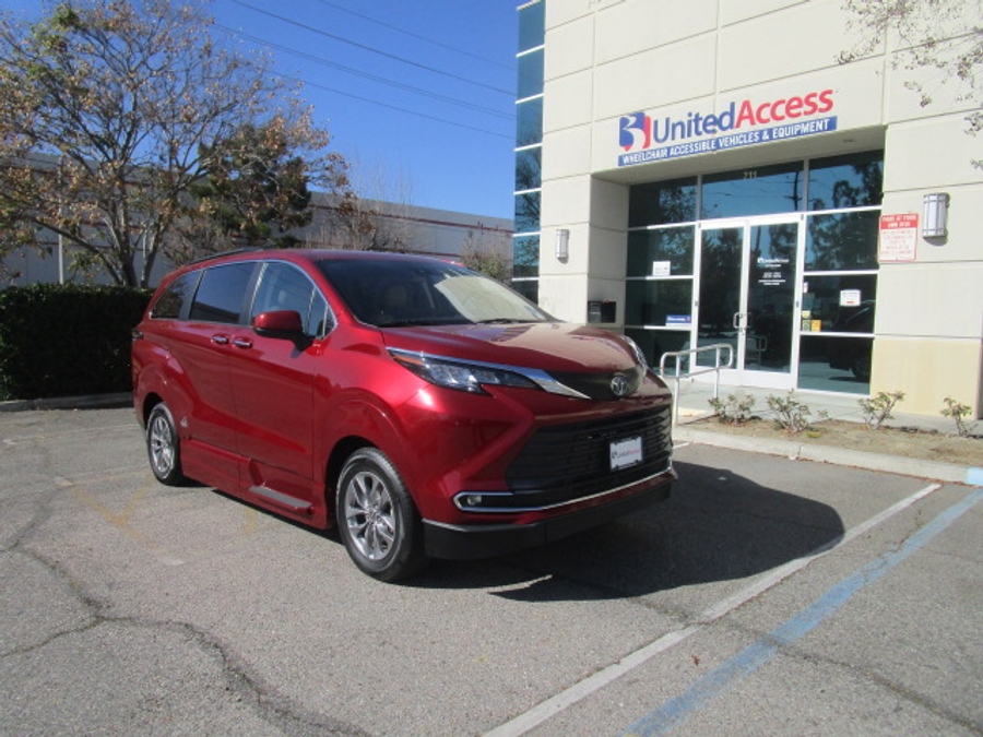 Used 2022 Toyota Sienna Hybrid XLE - VMI Side Entry Entry In Floor Automatic Ramp