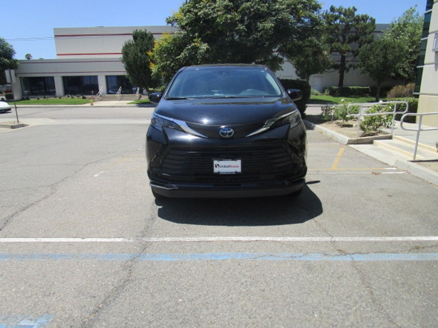 Used 2024 Toyota Sienna Hybrid LE Base - BraunAbility Side Entry Fold Out Automatic Ramp