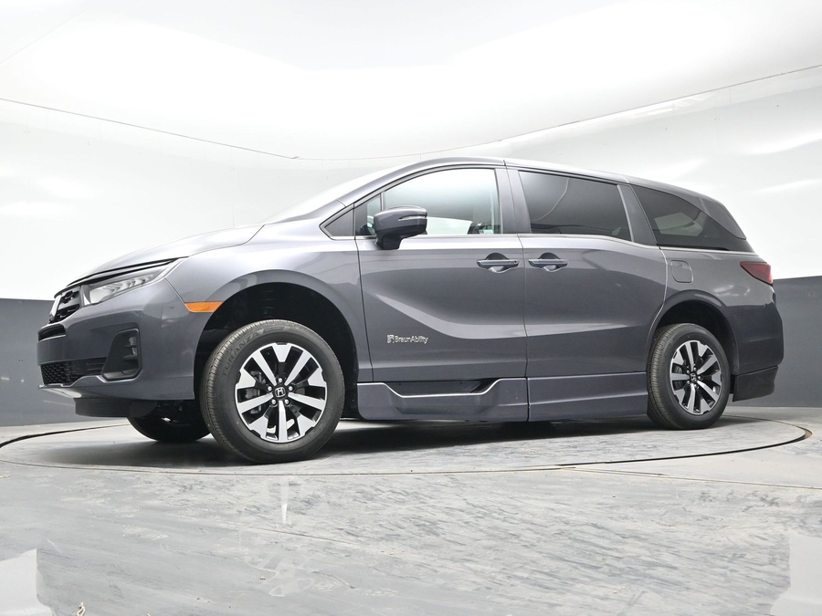 Grey Honda Odyssey image number 16