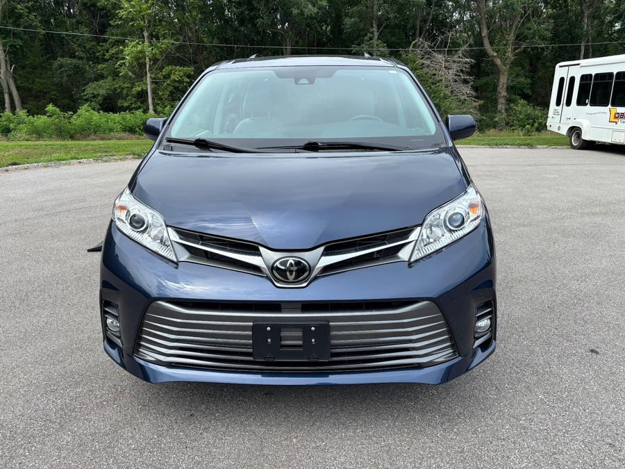 Used 2020 Toyota Sienna XLE - BraunAbility Side Entry Entry Fold Out Automatic Ramp