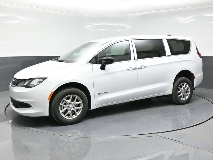 2026 Chrysler Voyager's photo