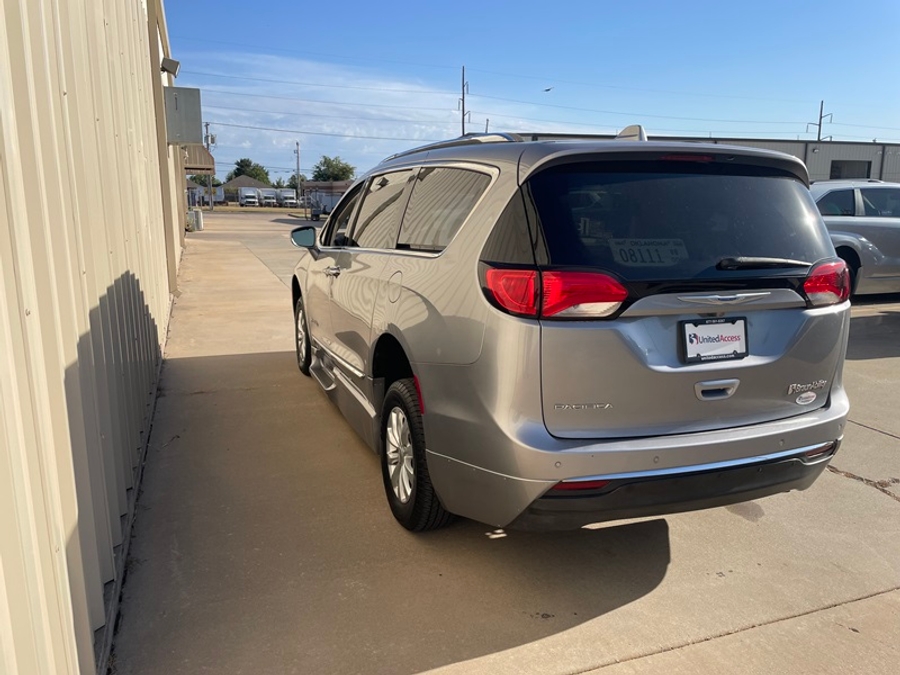 Used 2018 Chrysler Pacifica Touring L - BraunAbility Side Entry Fold Out Automatic Ramp