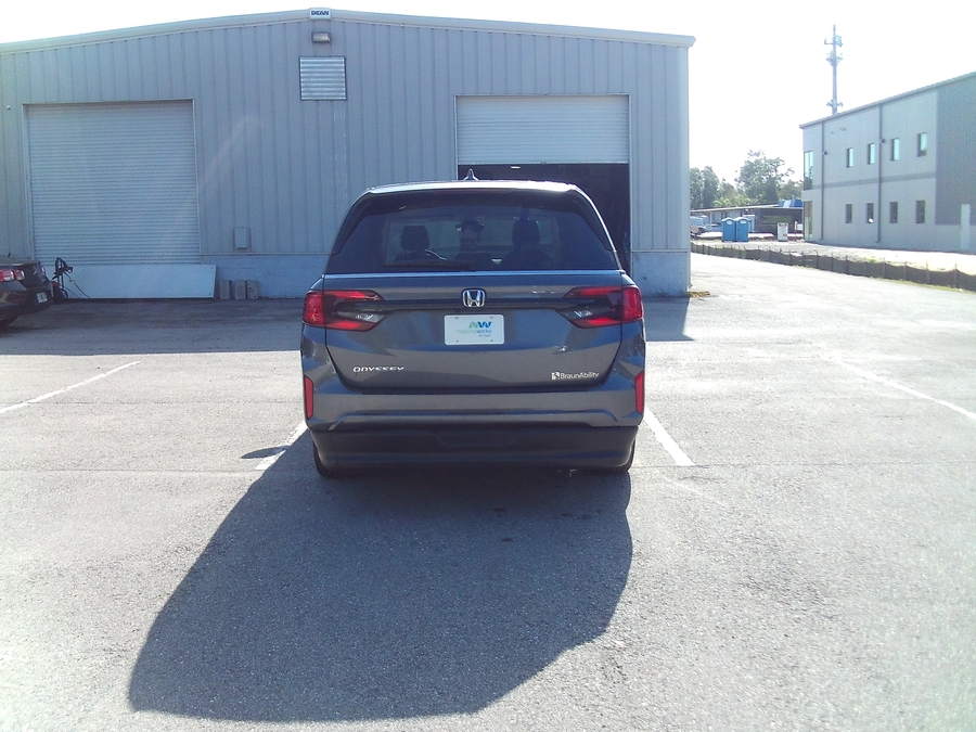 Grey Honda Odyssey image number 4