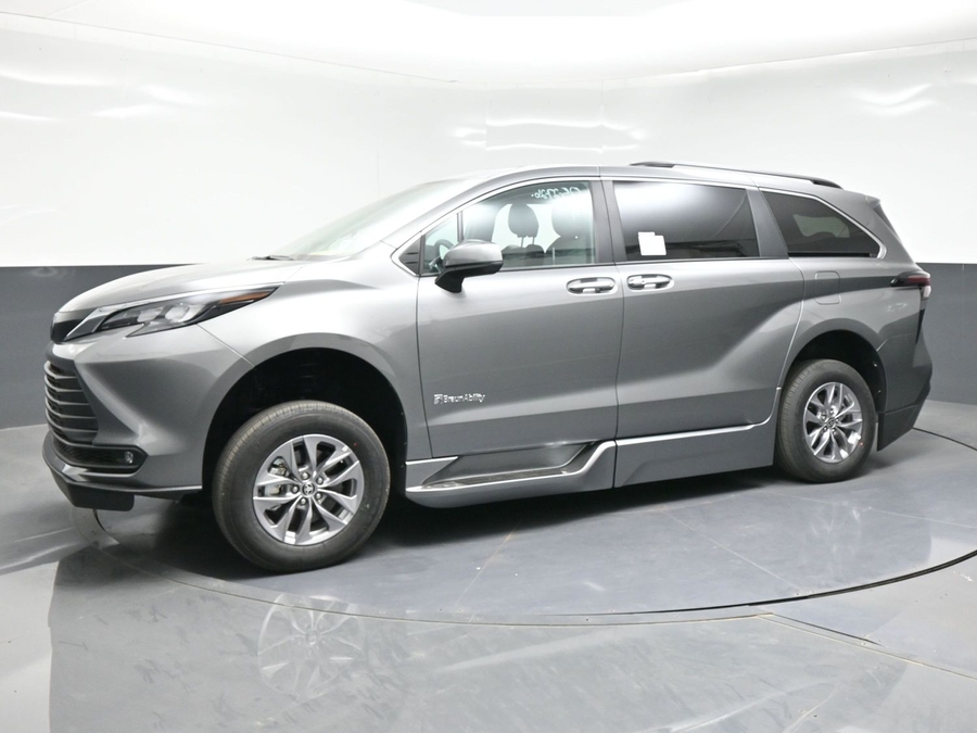 New 2026 Toyota Sienna Hybrid XLE Add - BraunAbility Side Entry In Floor Automatic Ramp