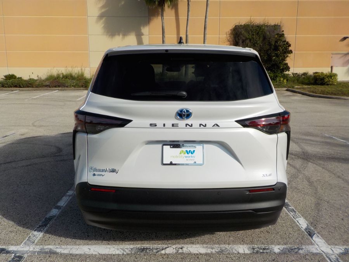 2025 TOYOTA SIENNA - Image 7