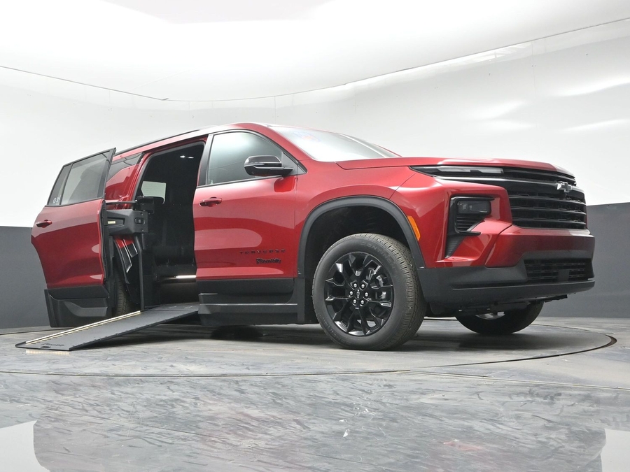 New 2026 Chevrolet Traverse 1LT Midnight - BraunAbility Side Entry In Floor Automatic Ramp
