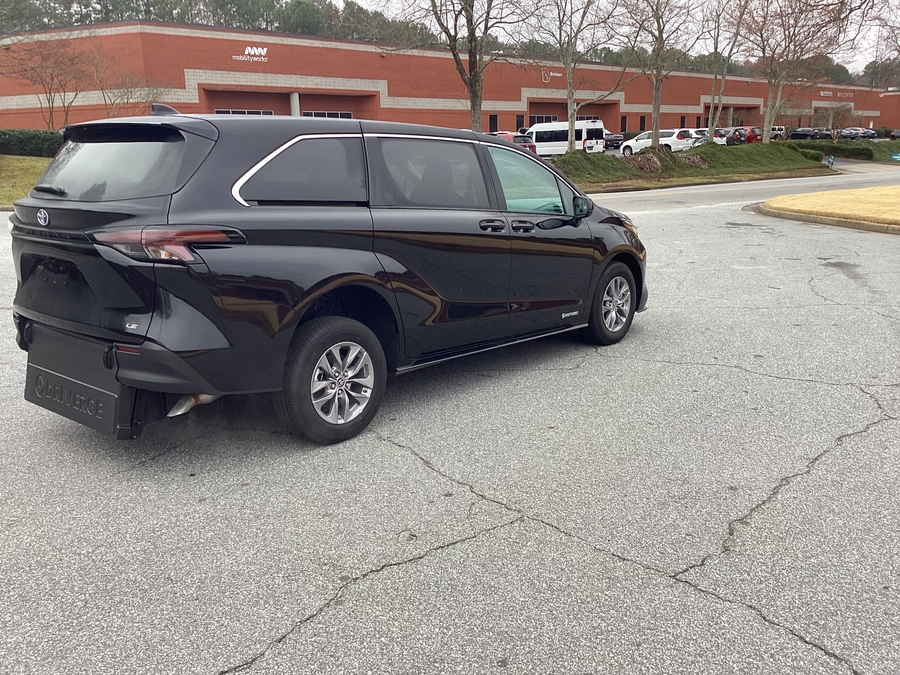 2025 TOYOTA SIENNA - Image 10