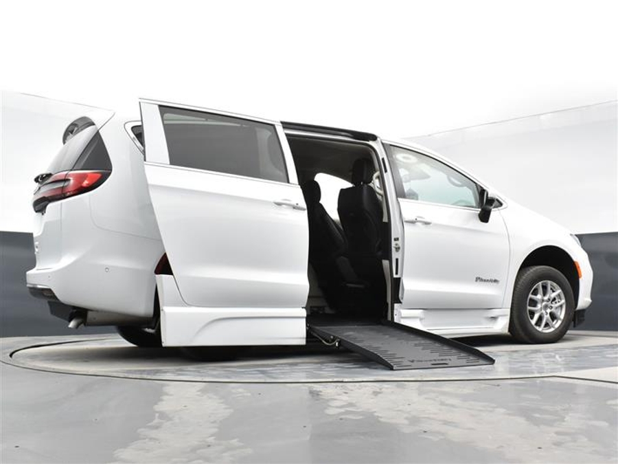 Used 2023 Chrysler Pacifica Touring L - BraunAbility Side Entry Fold Out Automatic Ramp