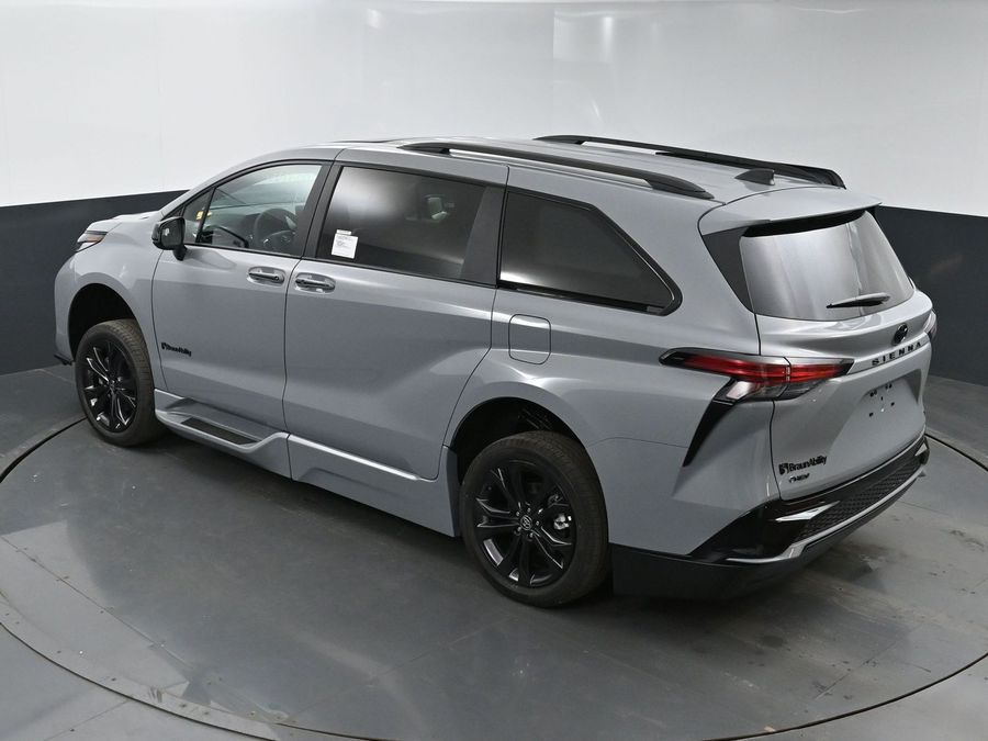 New 2025 Toyota Sienna Hybrid XSE Sport - BraunAbility Side Entry Entry Fold Out Automatic Ramp