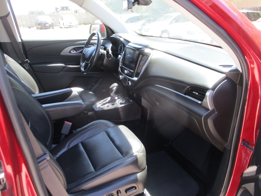 Red Chevrolet Traverse image number 3