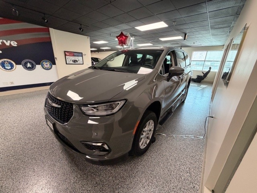 Used 2023 Chrysler Pacifica Touring L Safety - BraunAbility Side Entry Entry In Floor Automatic Ramp