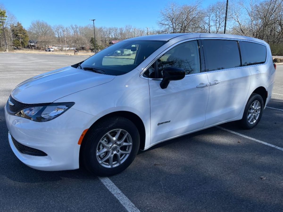 2024 CHRYSLER VOYAGER - Image 4
