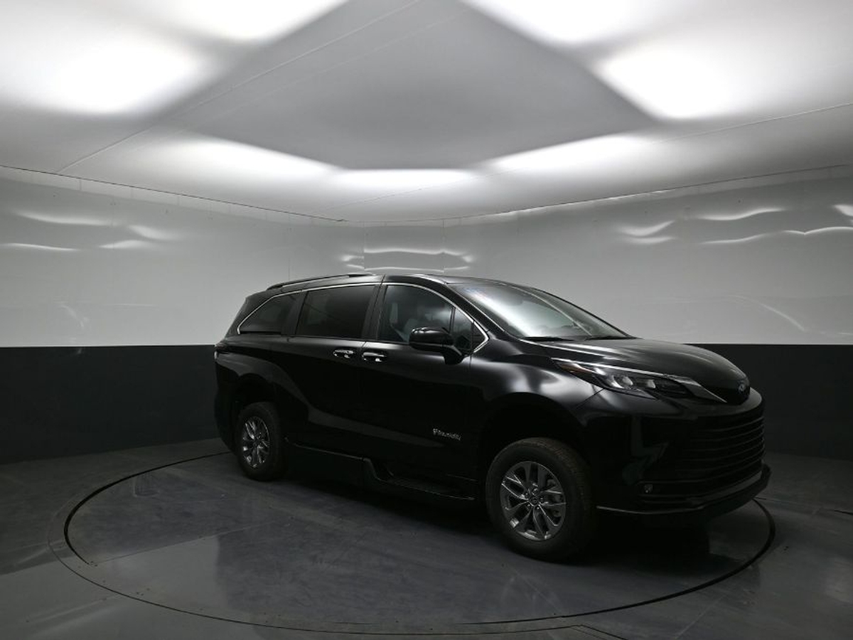 2025 TOYOTA SIENNA - Image 10