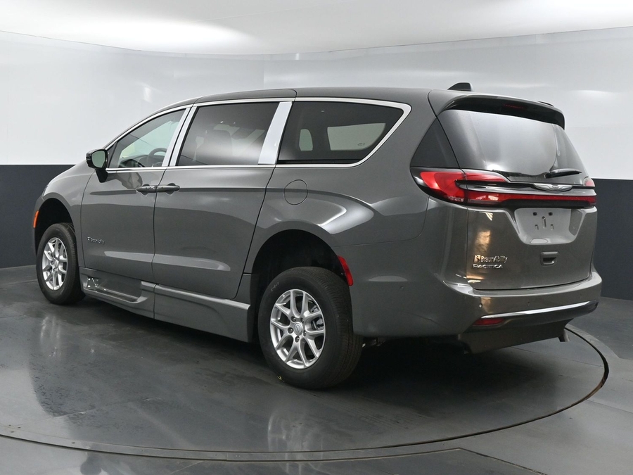 New 2025 Chrysler Pacifica Select Safety - BraunAbility Side Entry Entry In Floor Automatic Ramp