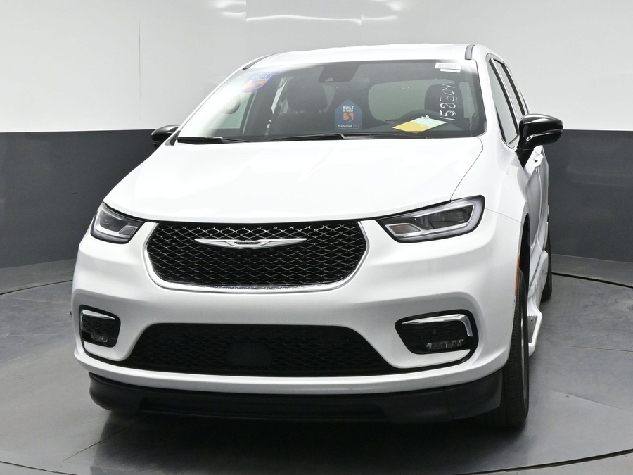 New 2026 Chrysler Pacifica Select Safety - BraunAbility Side Entry Fold Out Automatic Ramp