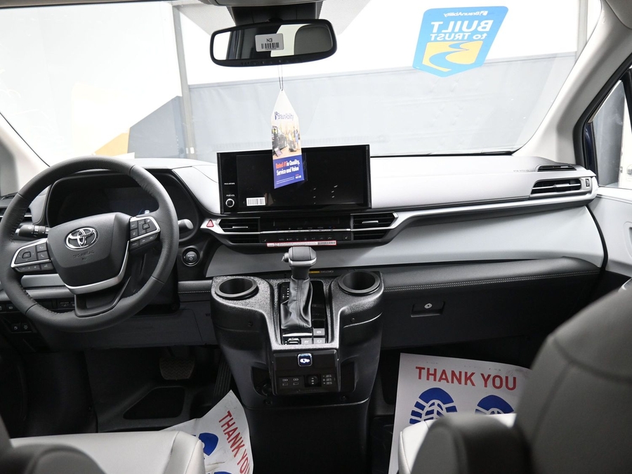 New 2026 Toyota Sienna Hybrid XLE Base - BraunAbility Side Entry Entry Fold Out Automatic Ramp