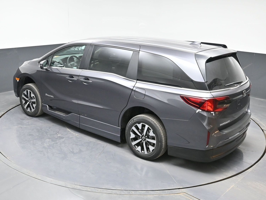 Grey Honda Odyssey image number 24