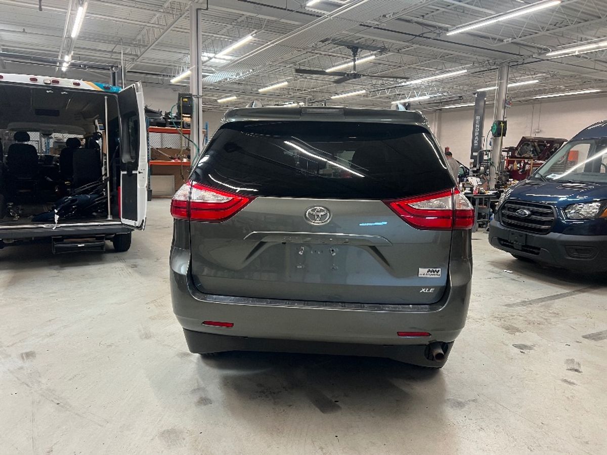2019 TOYOTA SIENNA - Image 6
