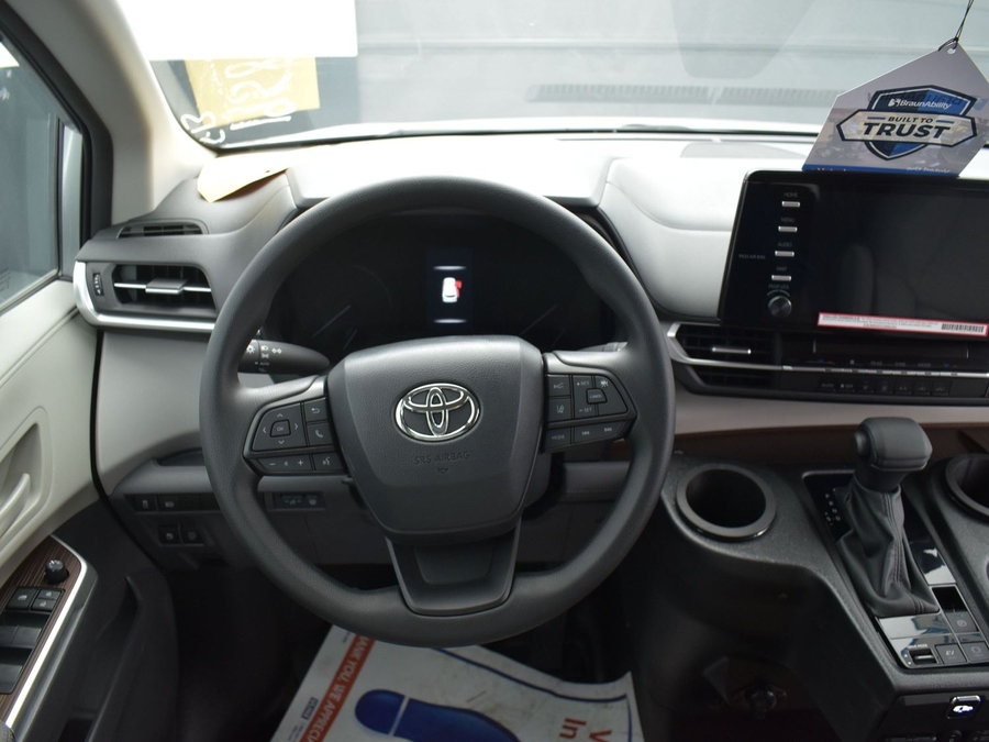 New 2025 Toyota Sienna Hybrid LE - BraunAbility Side Entry Entry Fold Out Automatic Ramp