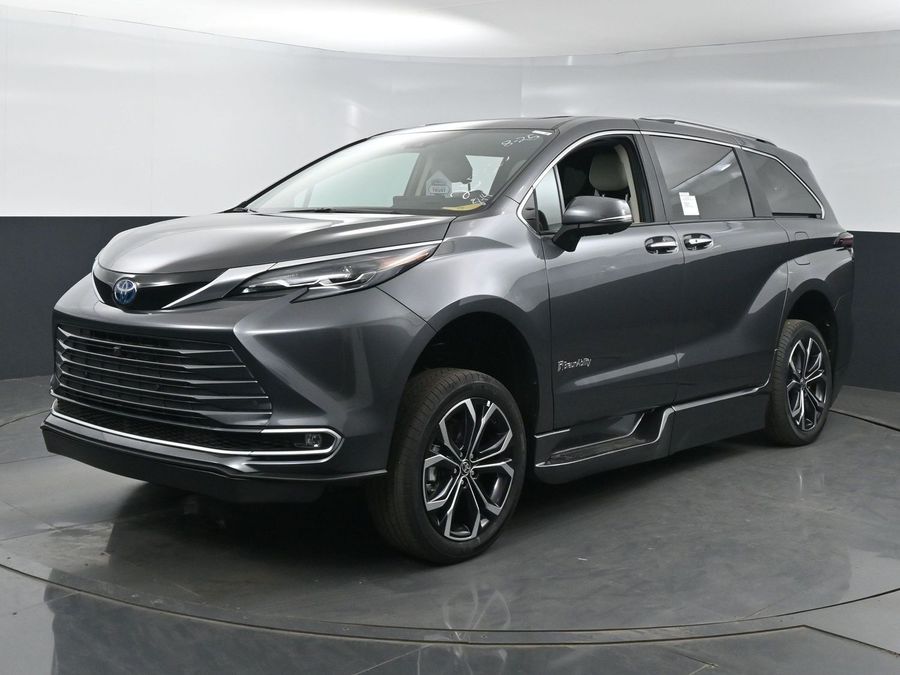New 2025 Toyota Sienna Hybrid Platinum - BraunAbility Side Entry Entry In Floor Automatic Ramp