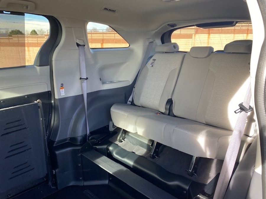 Used 2024 Toyota Sienna Hybrid LE - BraunAbility Side Entry Entry Fold Out Automatic Ramp